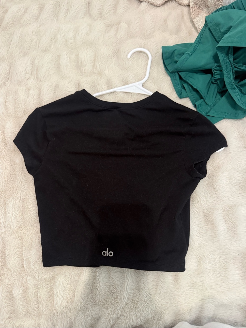 ALO Yoga Black Short Sleeve Cropped Tee